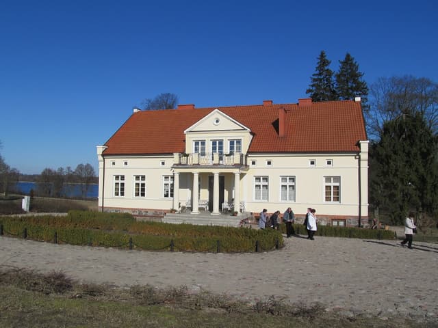 Dwór w Jełmuniu - Splywy.pl