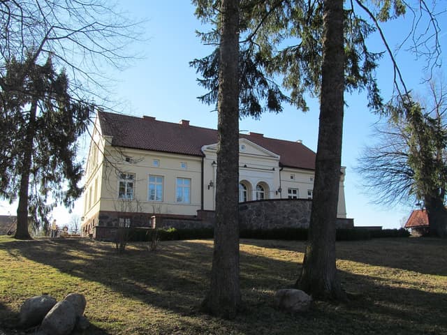 Dwór w Jełmuniu - Splywy.pl