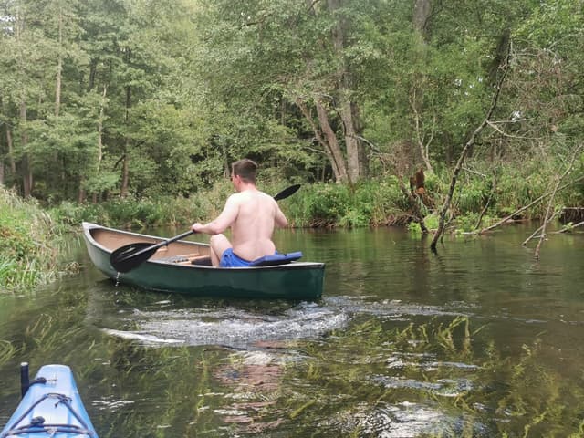 Rodzinny spływ kajakowy