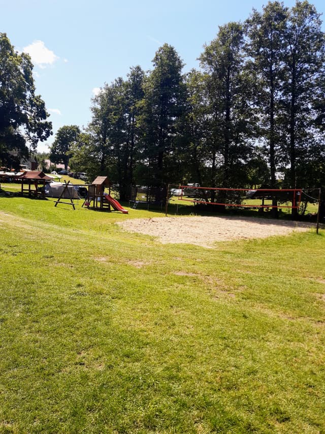 Wjazd do bazy AS-TOUR – od 35 lat organizujemy najlepsze spływy kajakowe Czarna Hańcza.