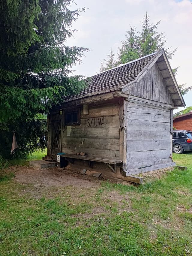 Tradycyjna sauna nad samą rzeką – wybierz spływy Czarna Hańcza z regeneracją w ruskiej bani.