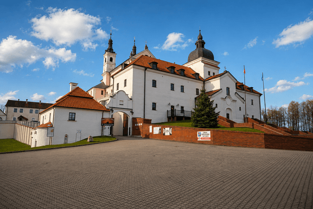 Pokamedulski Klasztor w Wigrach na szlaku Czarnej Hańczy - Wigierski Park Narodowy