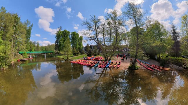 Baza Kajakowa AS-TOUR w Krutyni - spływ grupy szkolnej.